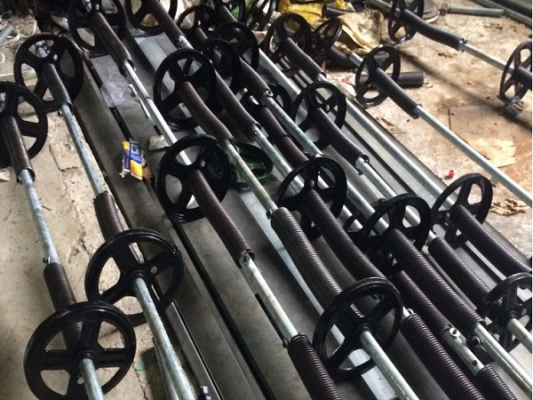 Cot keo su dung cho cua tam lien