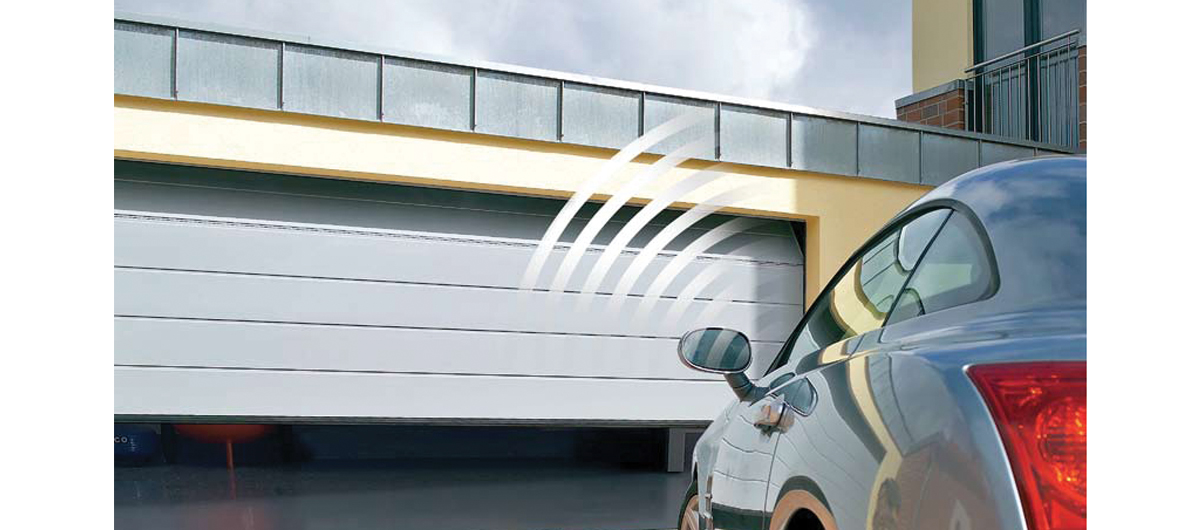 Cua cuon truot tran Aludoor 2