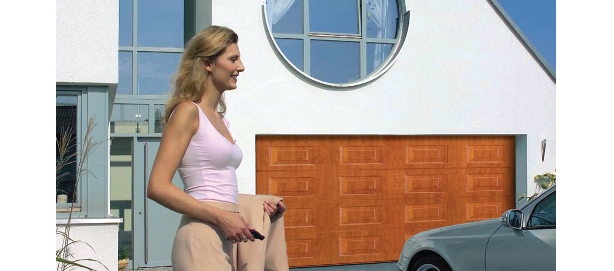 Cua cuon truot tran Aludoor 4