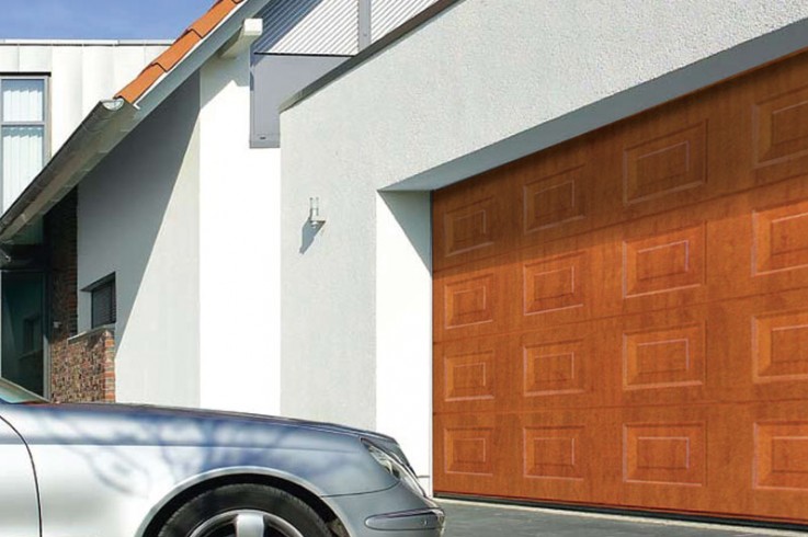 Cua cuon truot tran duc Aludoor