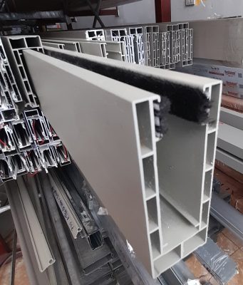 Chất liệu của Ray cửa cuốn