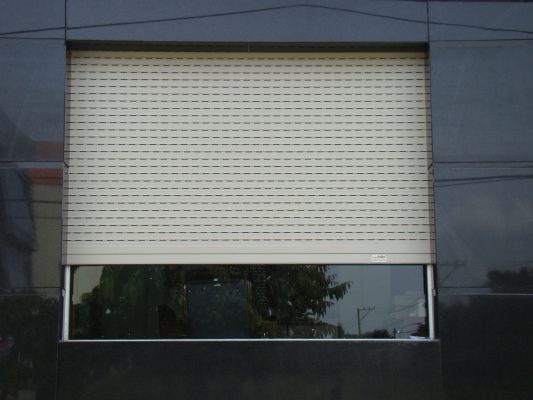 Cửa cuốn khe thoáng nan nhôm Aludoor công nghệ Đức